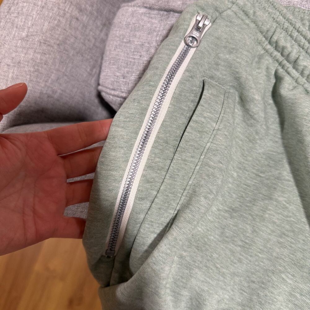 Nike Men's MED Standard Issue Dri-FIT Fleece Basketball Shorts - Picture 9 of 10